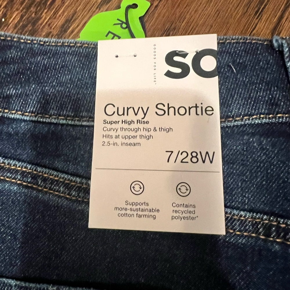 SO Curvy Shortie